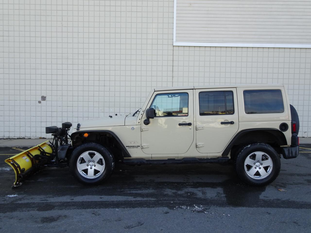 Jeep Wrangler Unlimited 4WD 4dr Sahara 2012