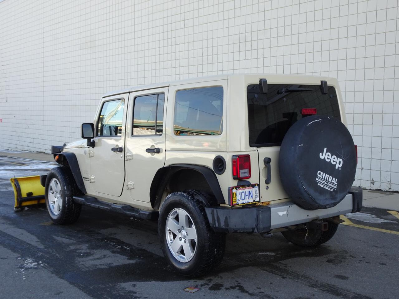 Jeep Wrangler Unlimited 4WD 4dr Sahara 2012