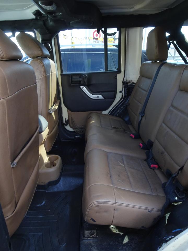 Jeep Wrangler Unlimited 4WD 4dr Sahara 2012