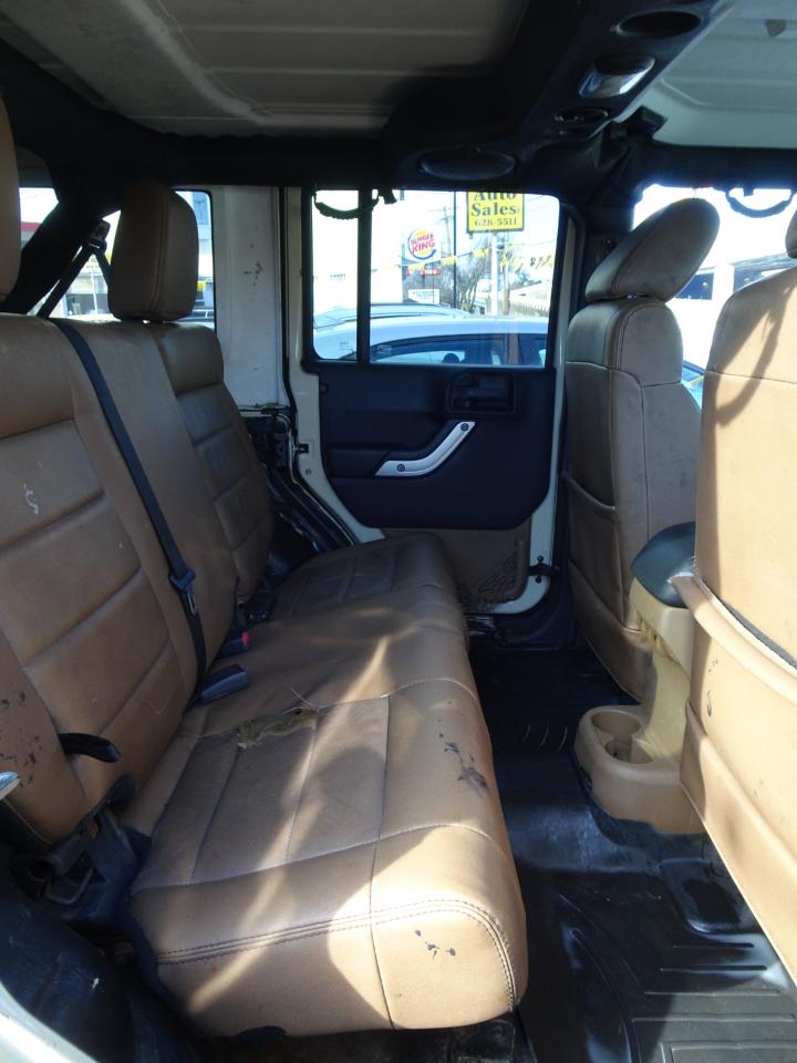 Jeep Wrangler Unlimited 4WD 4dr Sahara 2012