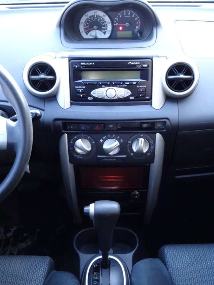 Scion xA 4dr HB Manual (Natl) 2006