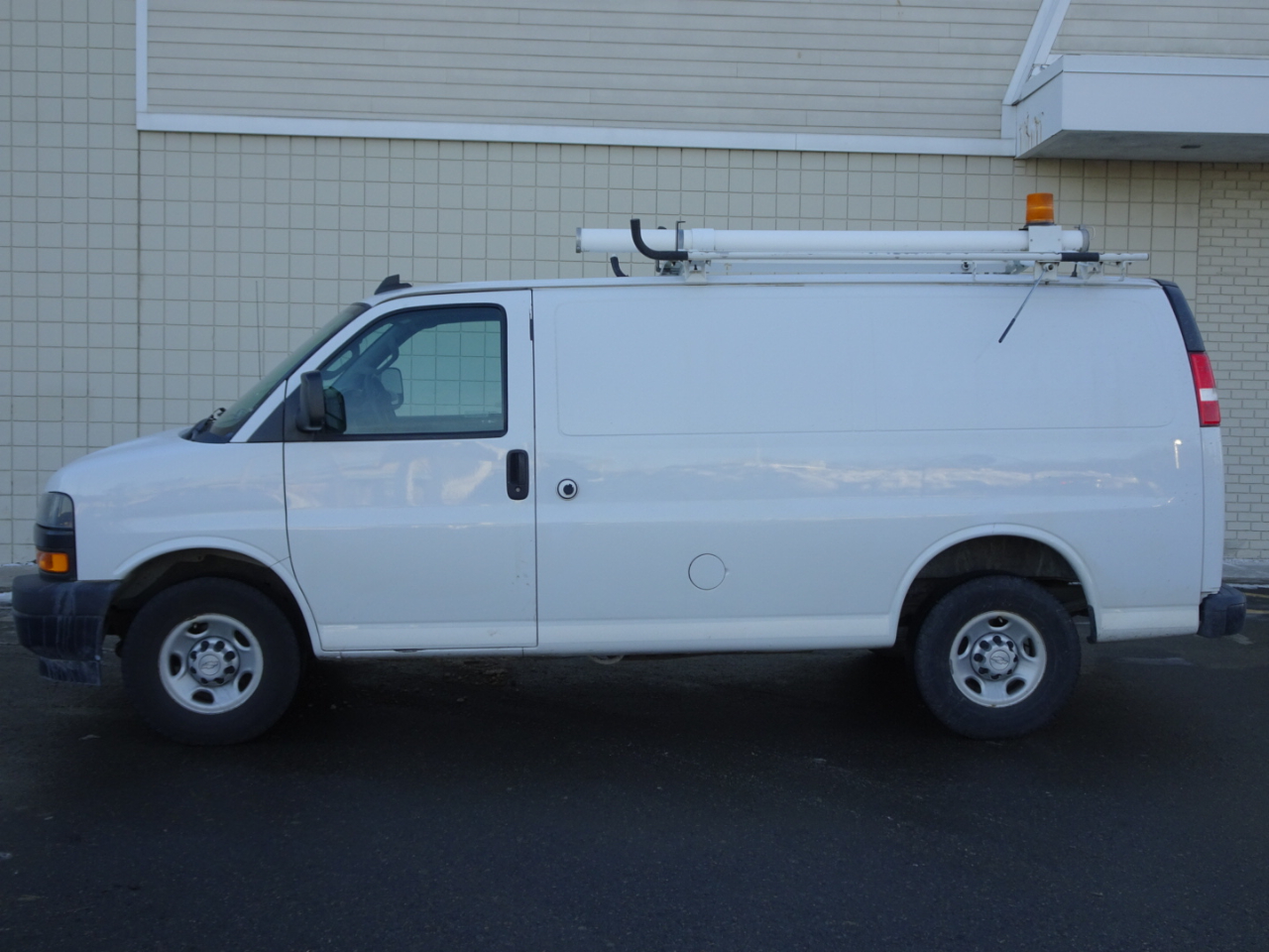 Chevrolet Express Cargo Van RWD 2500 135" 2018