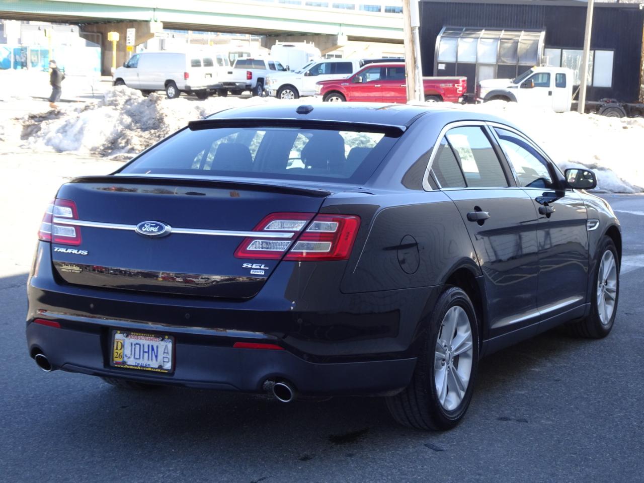 Ford Taurus 4dr Sdn SEL AWD 2016