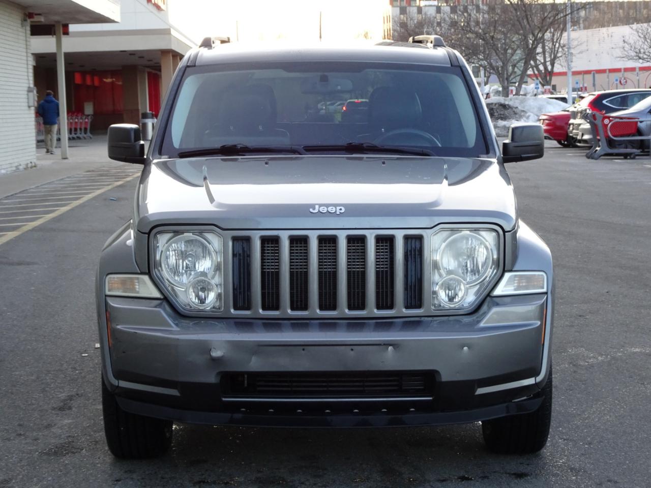 Jeep Liberty 4WD 4dr Sport Latitude 2012