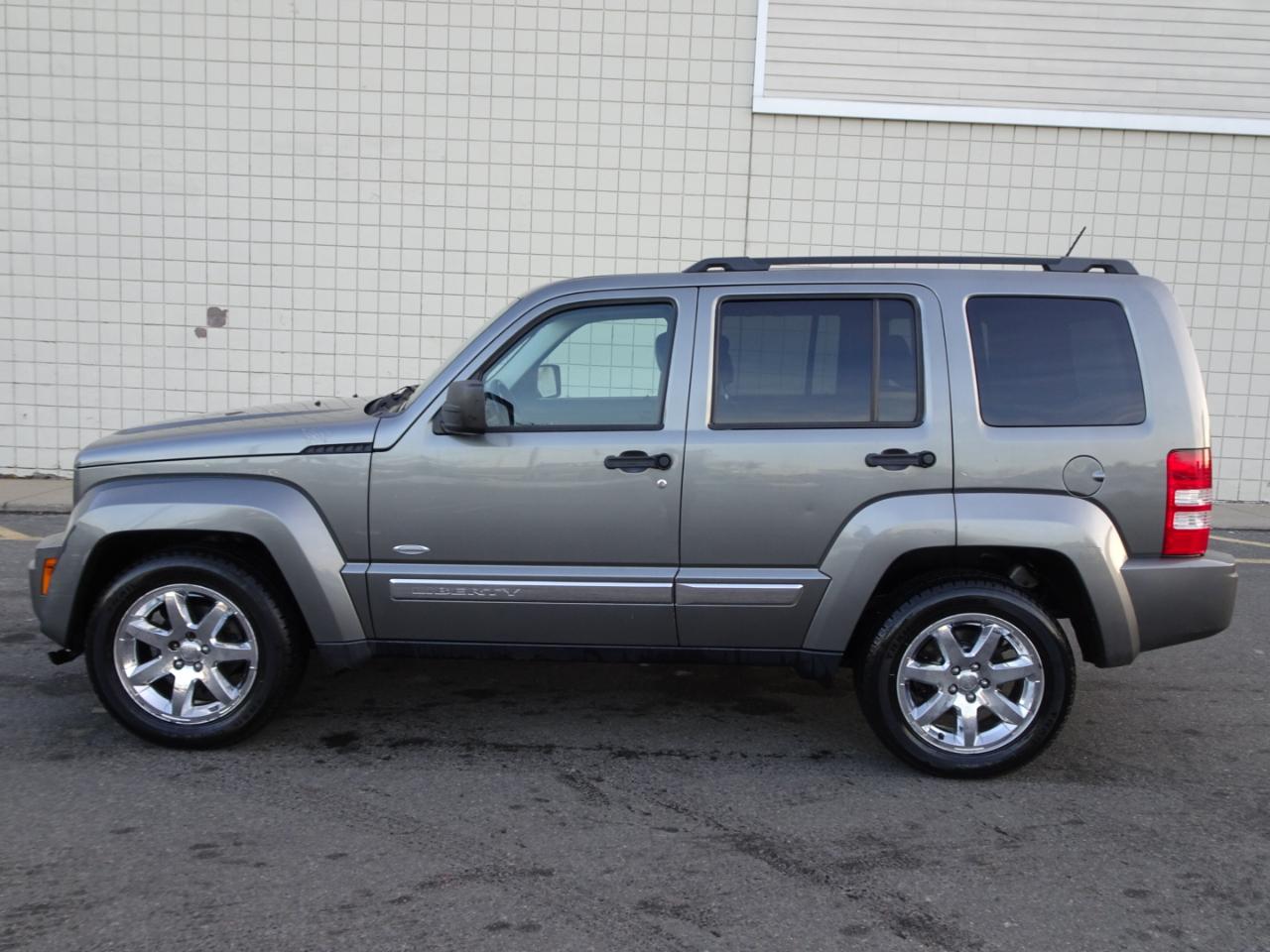 Jeep Liberty 4WD 4dr Sport Latitude 2012