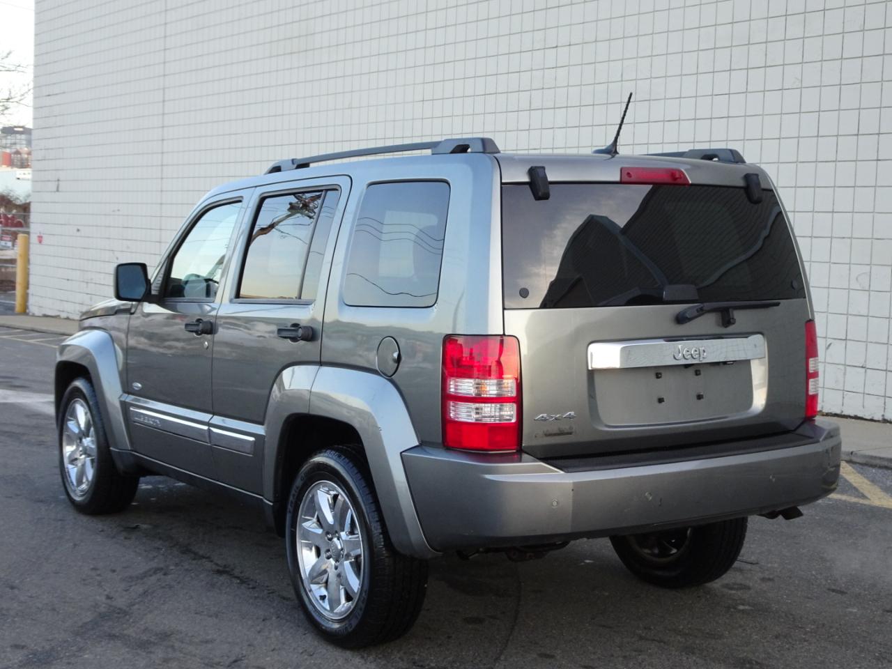 Jeep Liberty 4WD 4dr Sport Latitude 2012