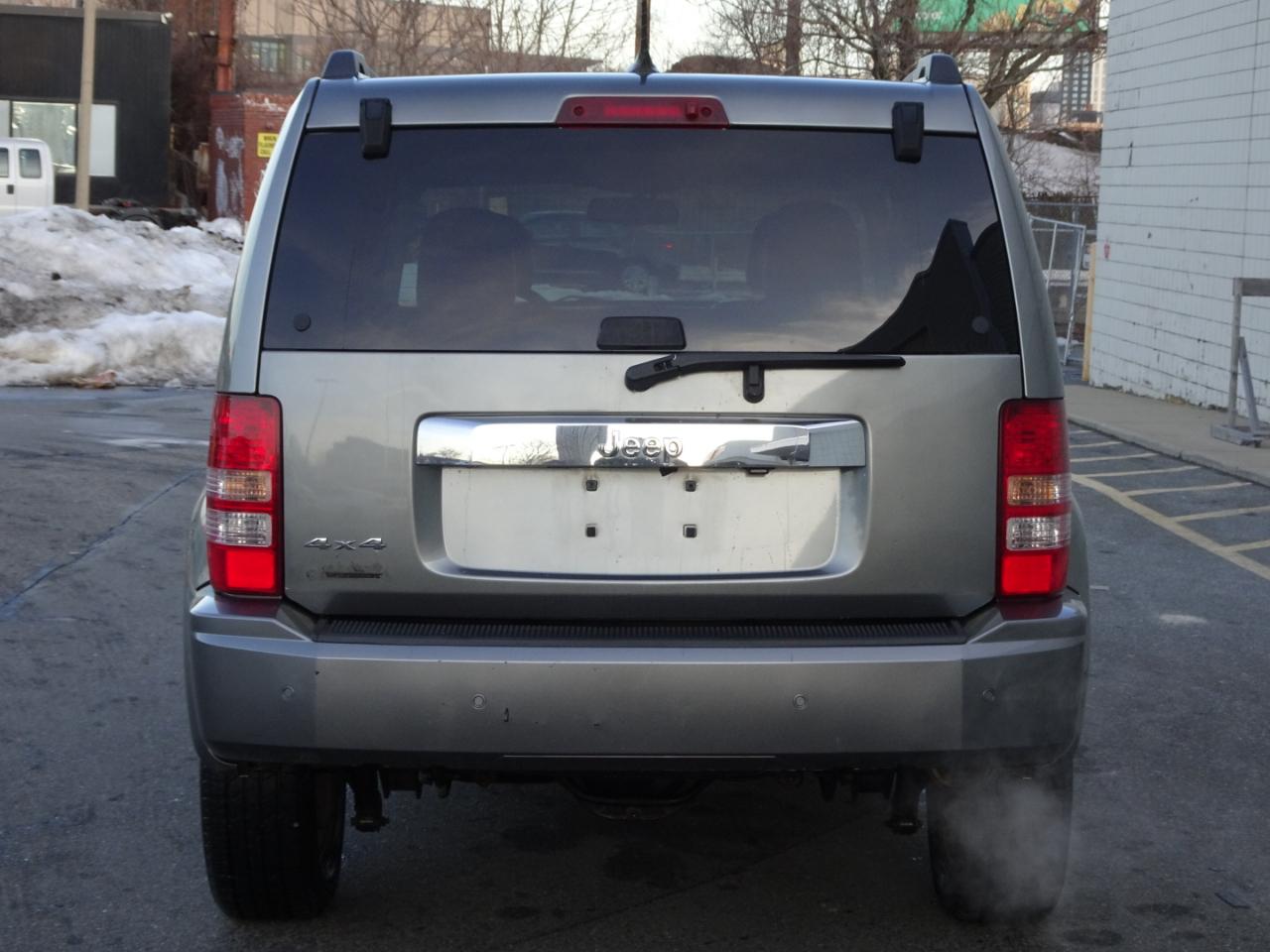 Jeep Liberty 4WD 4dr Sport Latitude 2012