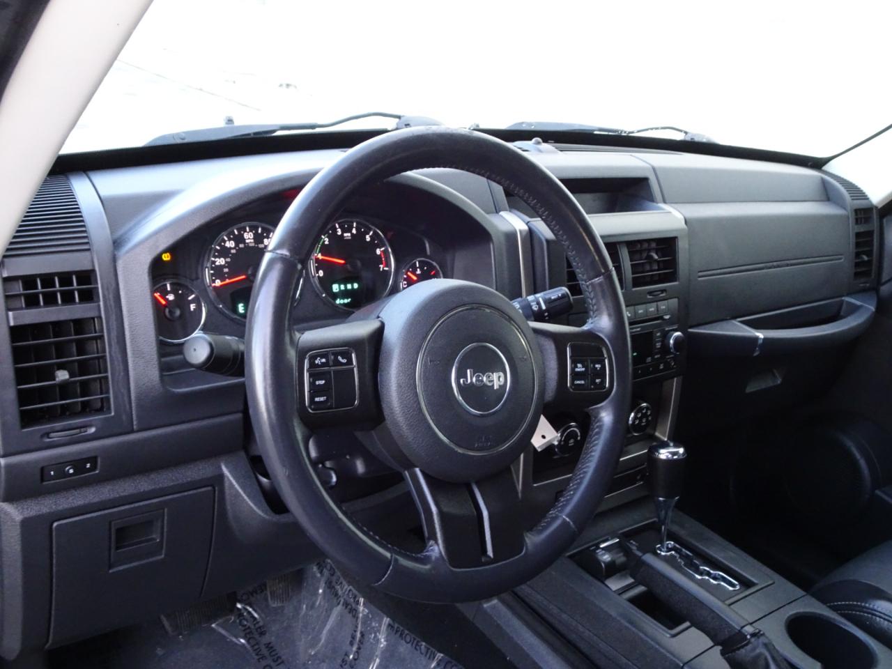 Jeep Liberty 4WD 4dr Sport Latitude 2012