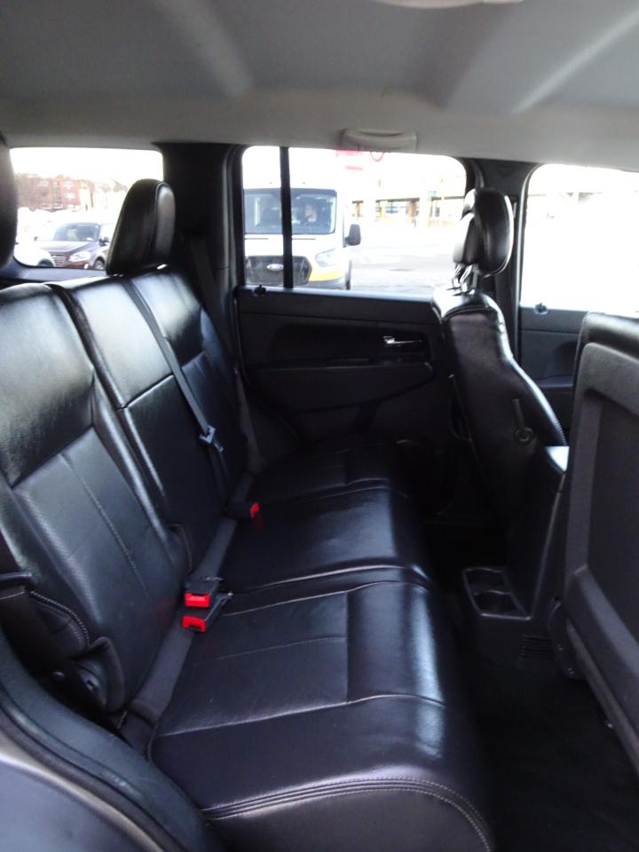 Jeep Liberty 4WD 4dr Sport Latitude 2012