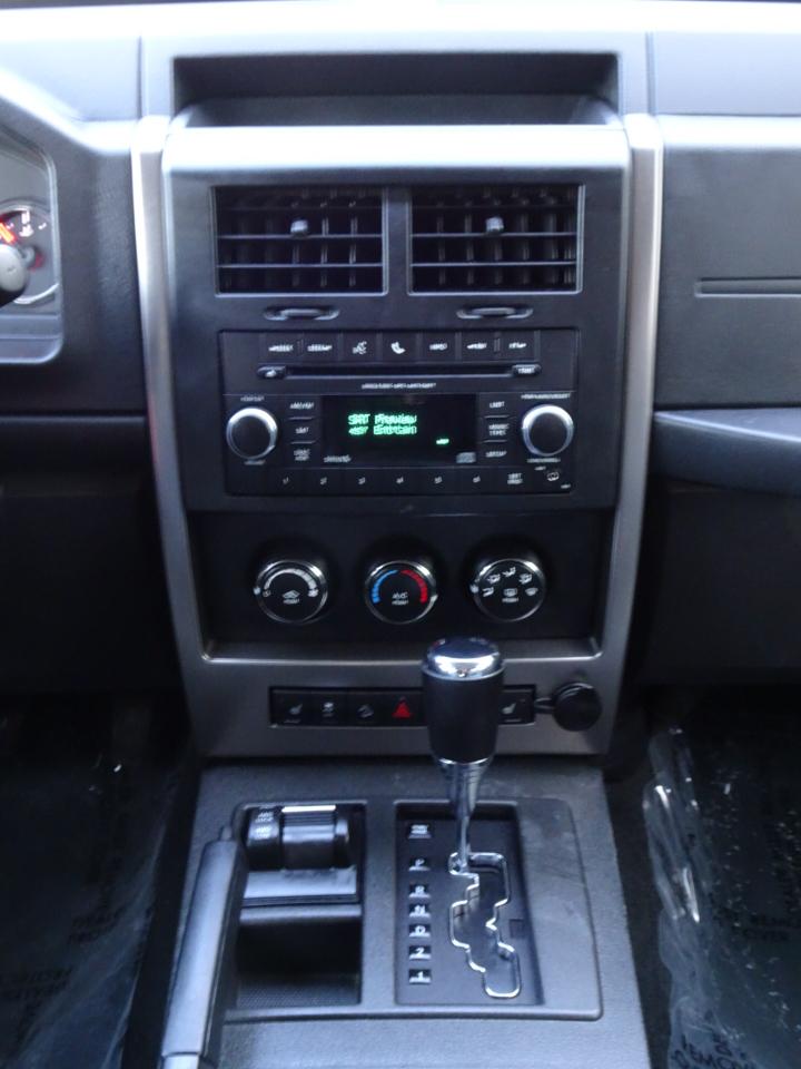 Jeep Liberty 4WD 4dr Sport Latitude 2012
