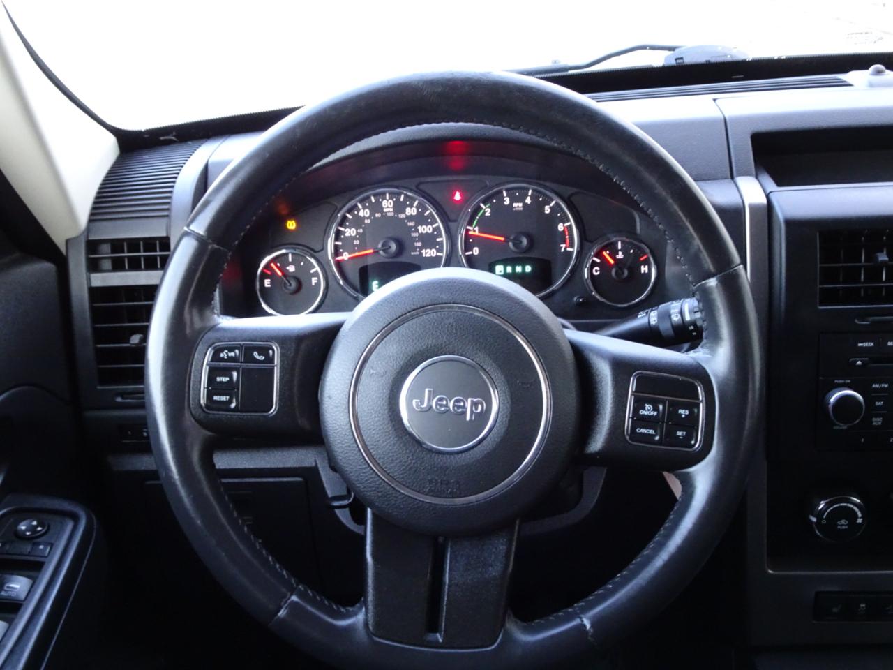 Jeep Liberty 4WD 4dr Sport Latitude 2012