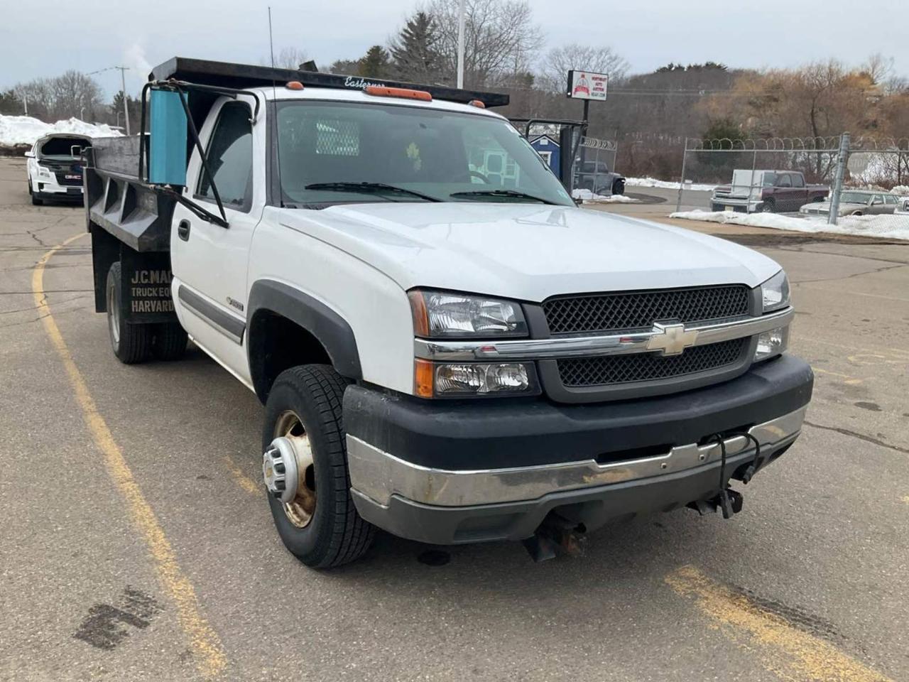 Chevrolet Silverado 3500 Reg Cab 137.0" WB, 60.4" CA 4WD WT 2004