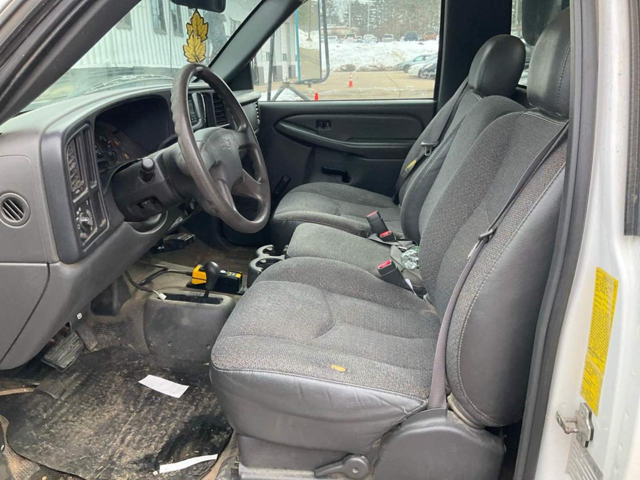 Chevrolet Silverado 3500 Reg Cab 137.0" WB, 60.4" CA 4WD WT 2004