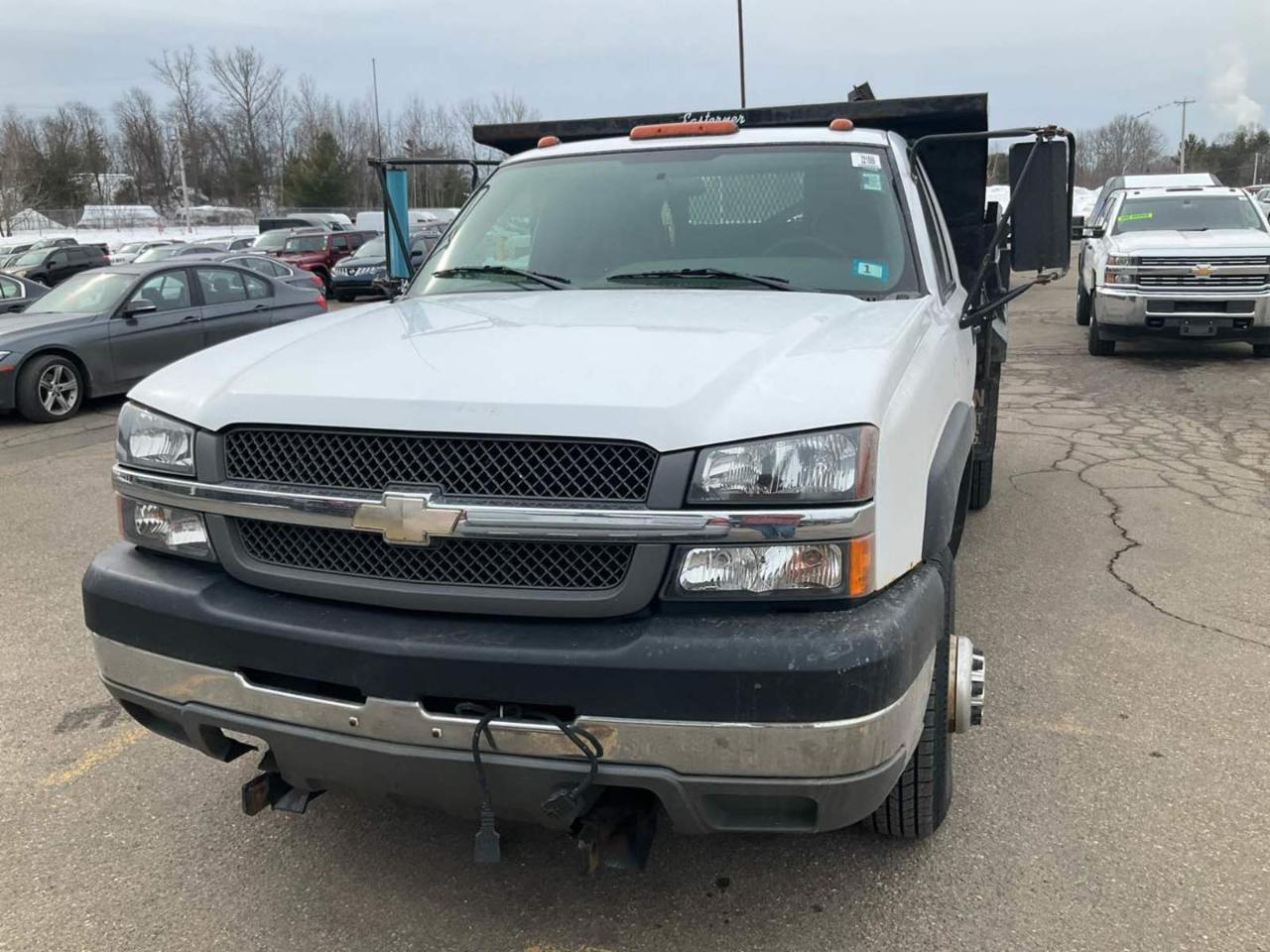 Chevrolet Silverado 3500 Reg Cab 137.0" WB, 60.4" CA 4WD WT 2004