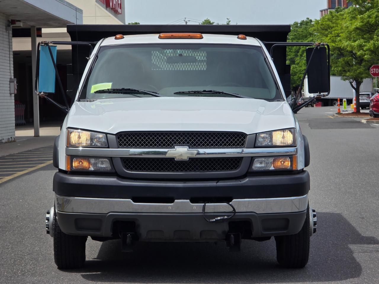 Chevrolet Silverado 3500 Reg Cab 137.0" WB, 60.4" CA 4WD WT 2004