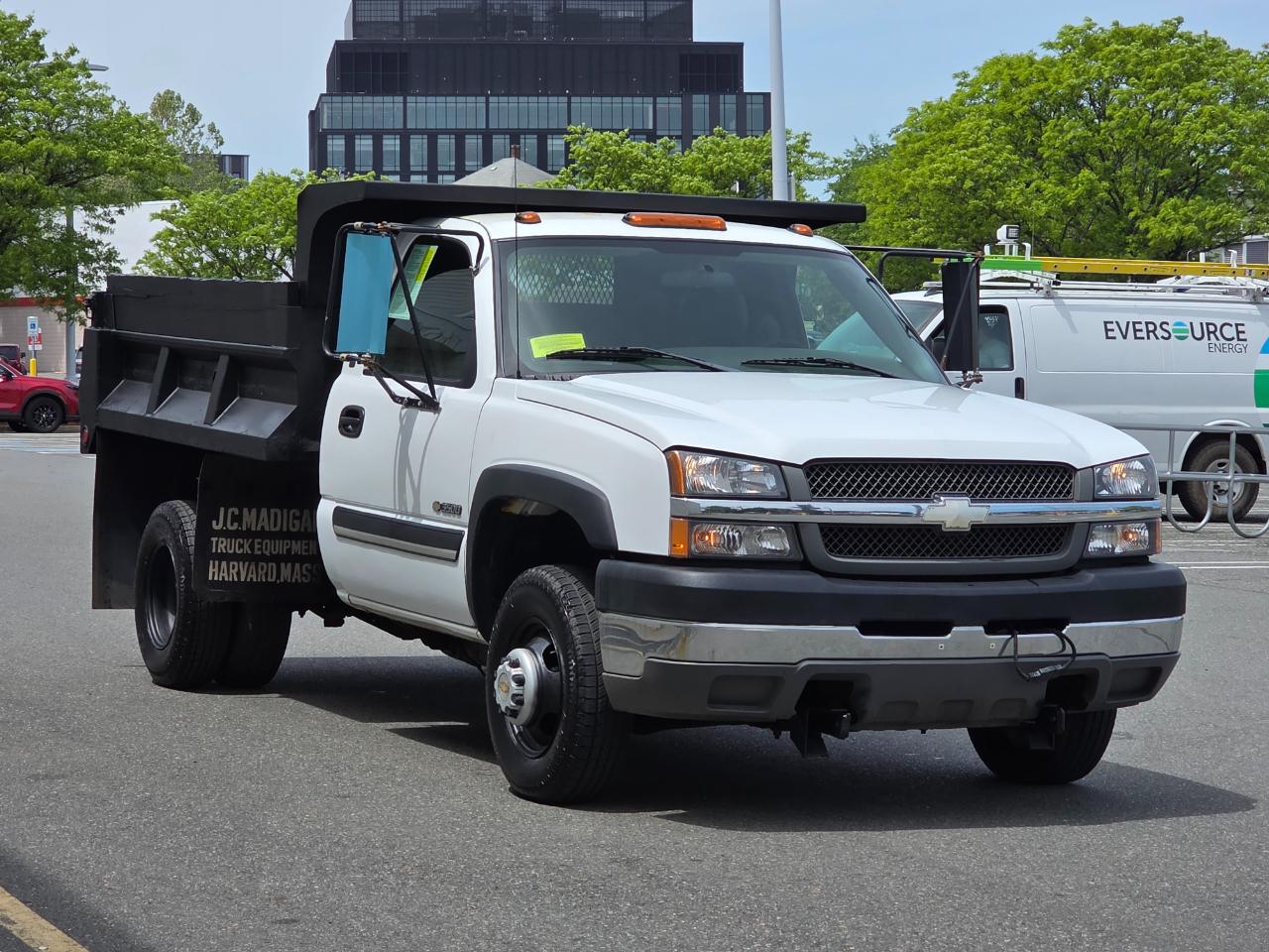 Chevrolet Silverado 3500 Reg Cab 137.0" WB, 60.4" CA 4WD WT 2004
