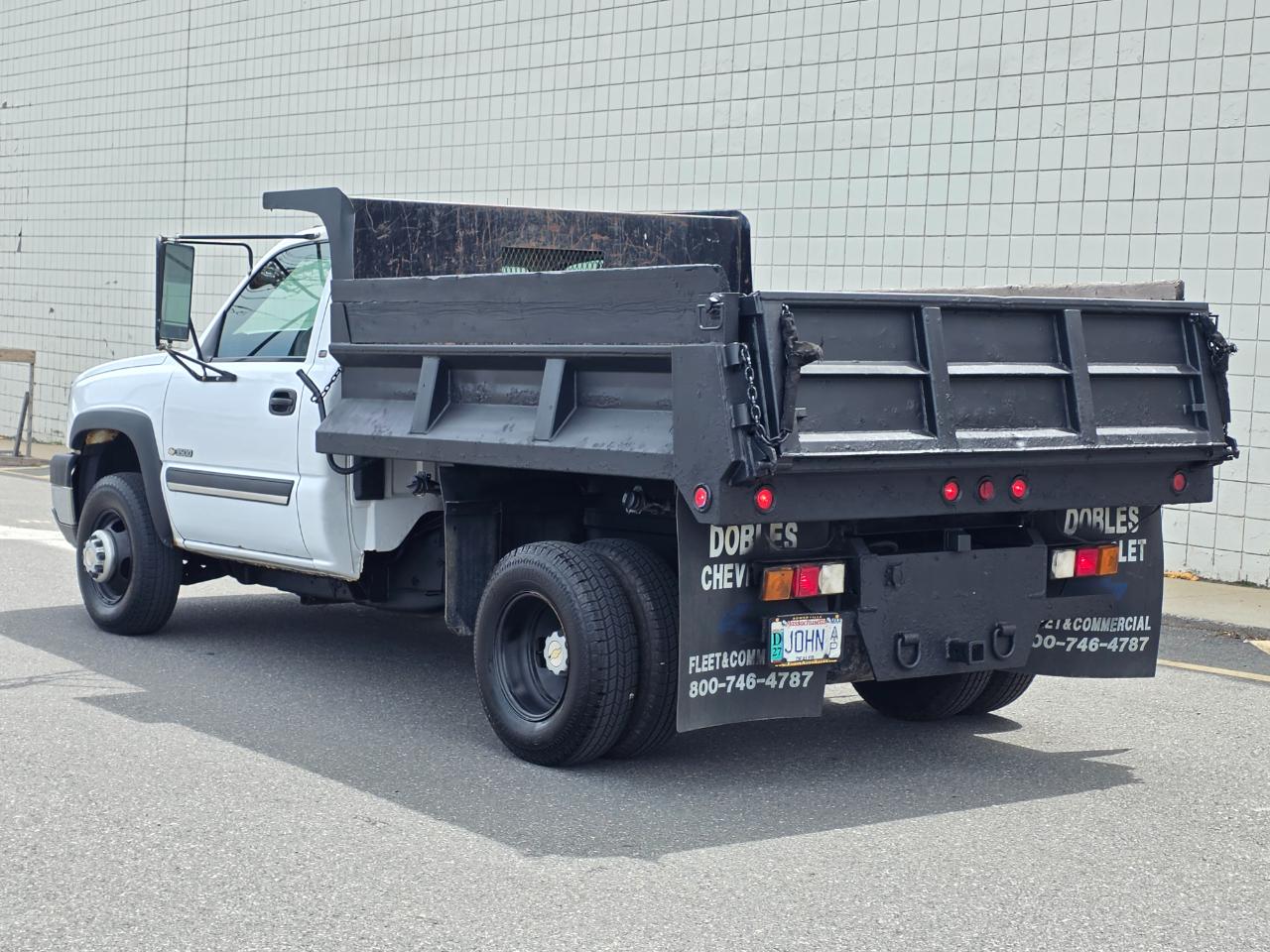 Chevrolet Silverado 3500 Reg Cab 137.0" WB, 60.4" CA 4WD WT 2004