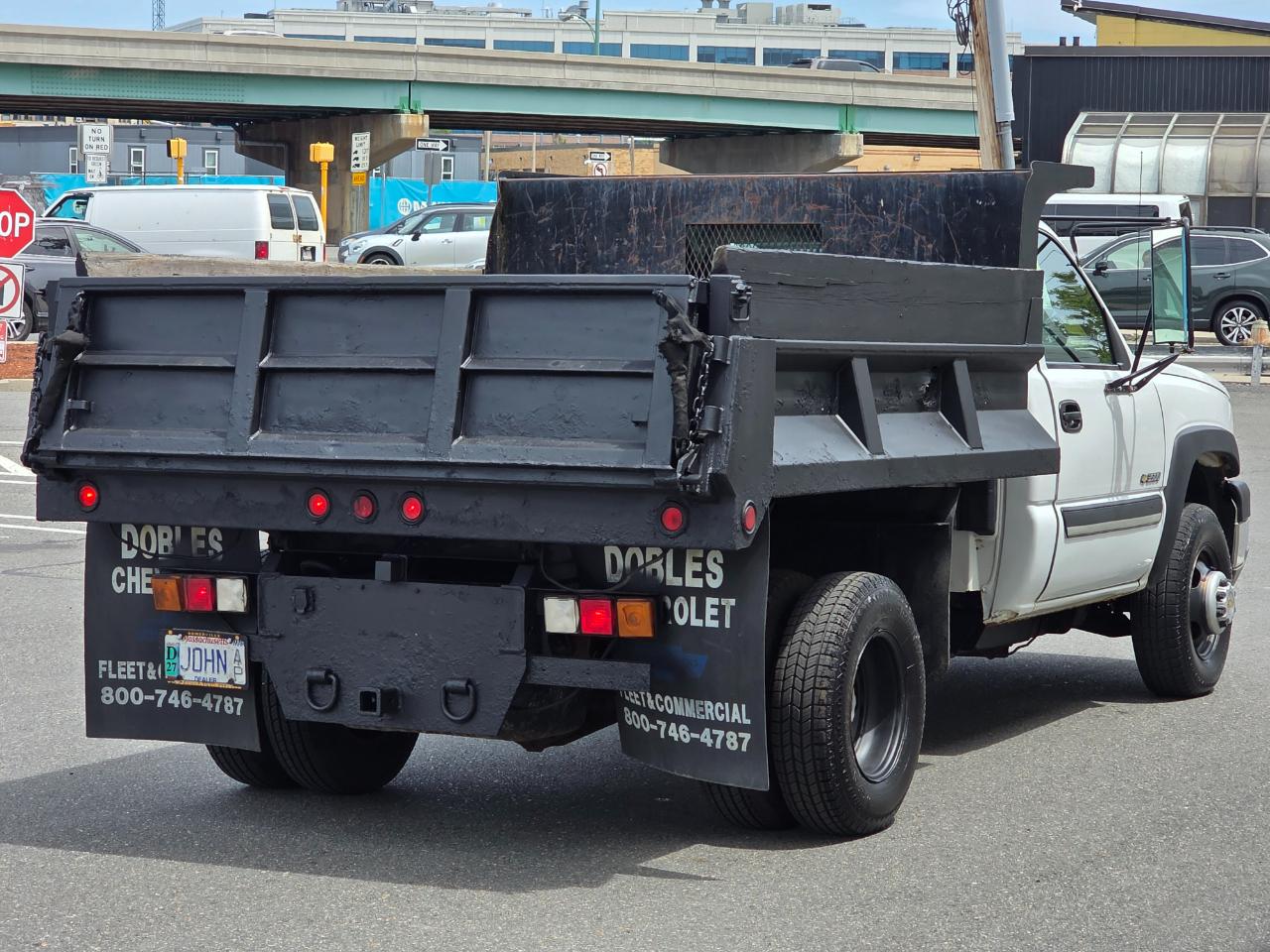 Chevrolet Silverado 3500 Reg Cab 137.0" WB, 60.4" CA 4WD WT 2004