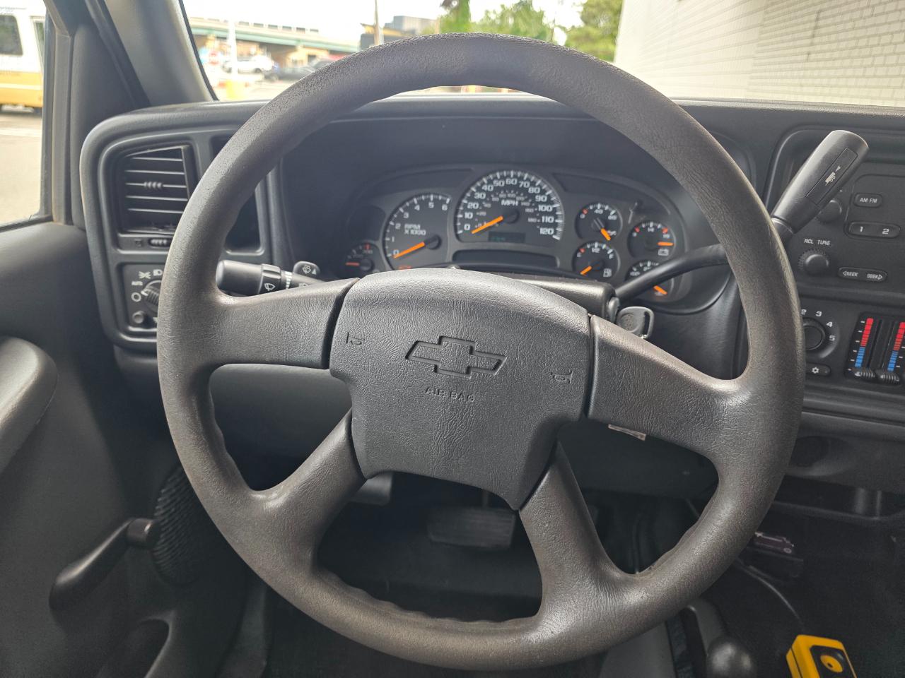 Chevrolet Silverado 3500 Reg Cab 137.0" WB, 60.4" CA 4WD WT 2004