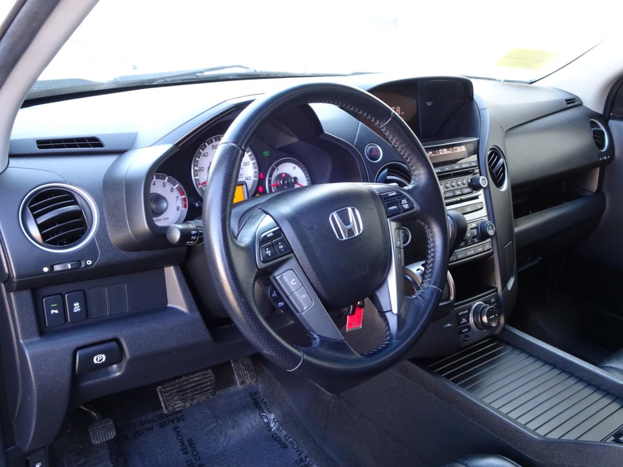 Honda Pilot 4WD 4dr Touring w/RES & Navi 2012