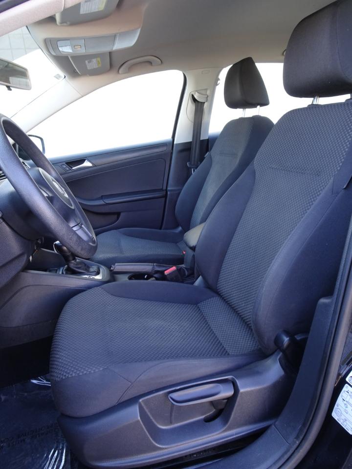 Volkswagen Jetta Sedan 4dr Auto S w/Sunroof 2013