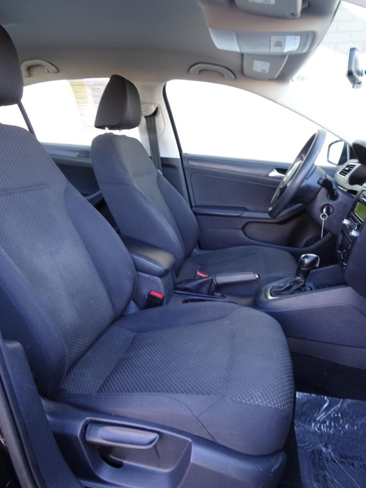 Volkswagen Jetta Sedan 4dr Auto S w/Sunroof 2013