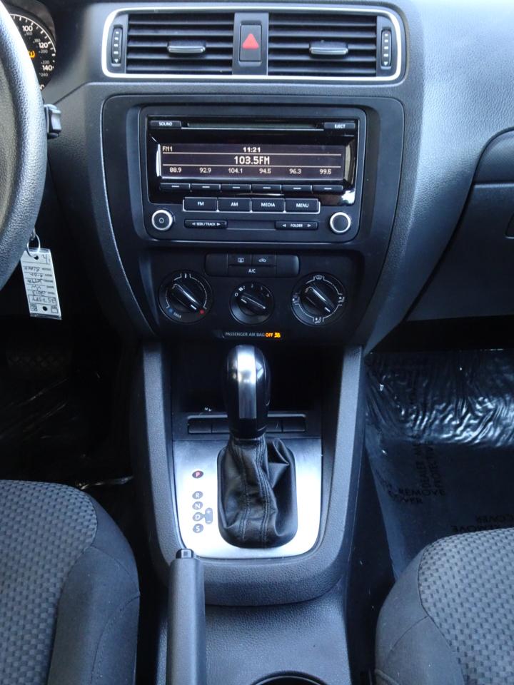 Volkswagen Jetta Sedan 4dr Auto S w/Sunroof 2013