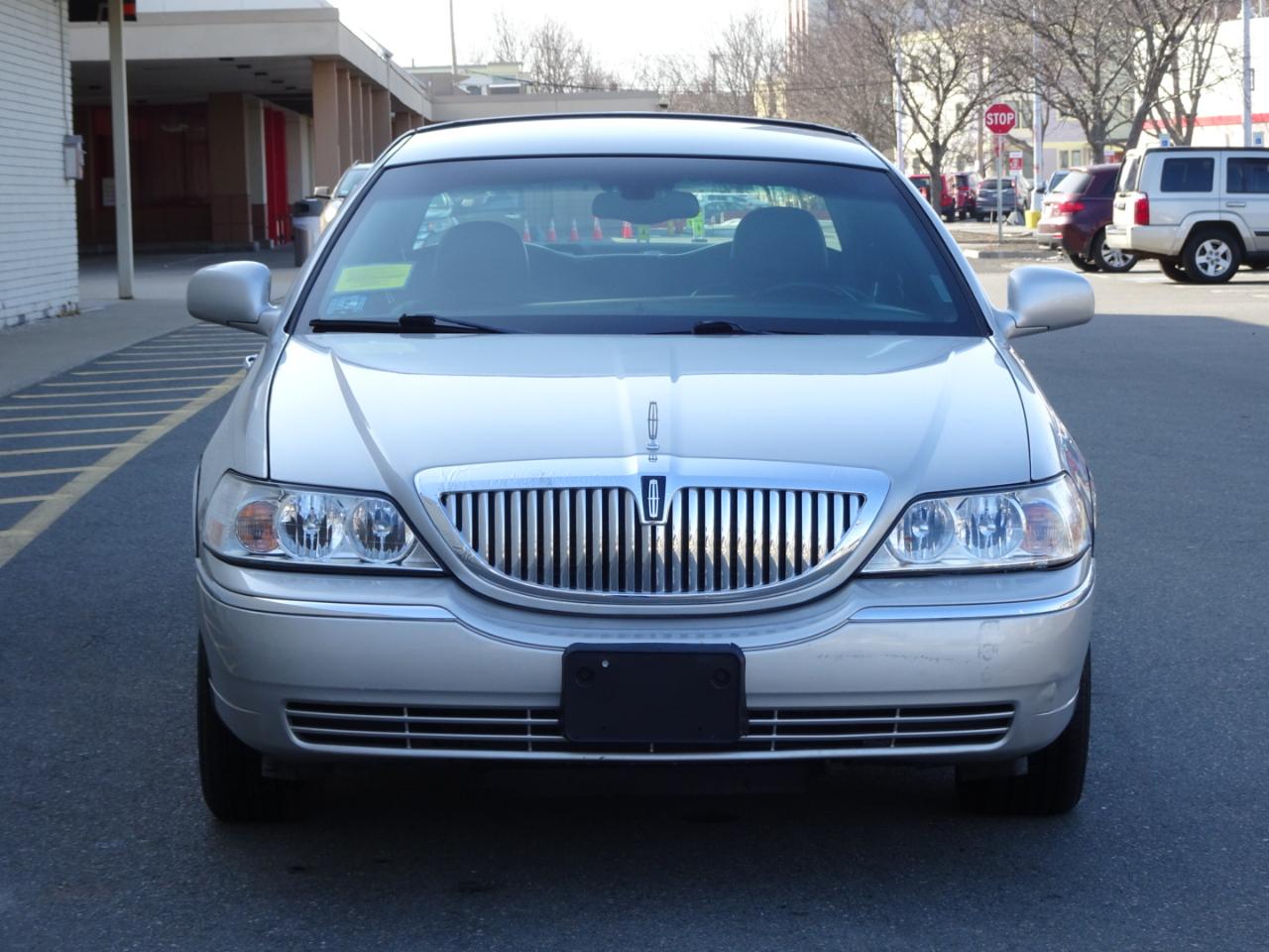 Lincoln Town Car  2004