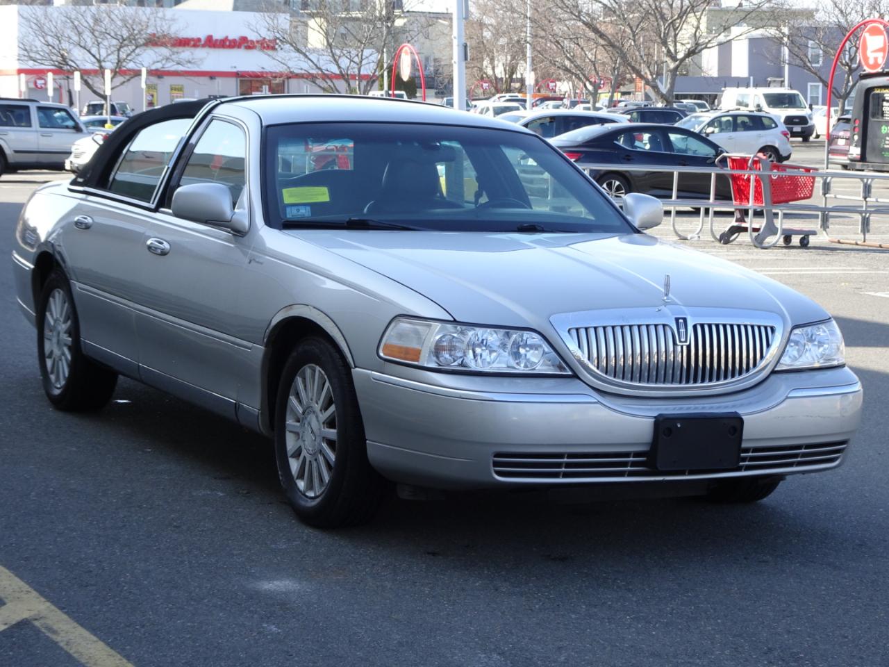 Lincoln Town Car  2004