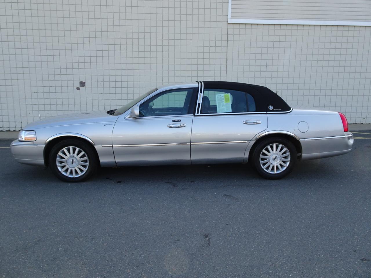Lincoln Town Car  2004