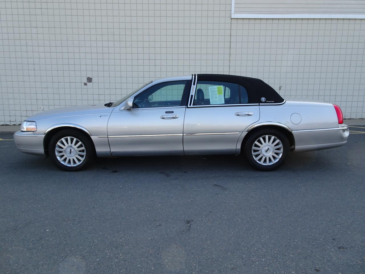 Lincoln Town Car  2004