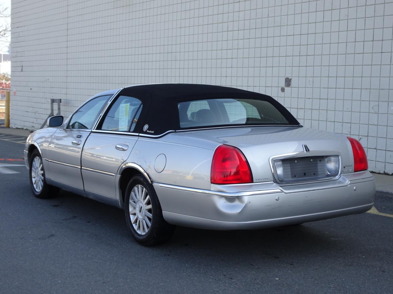 Lincoln Town Car  2004