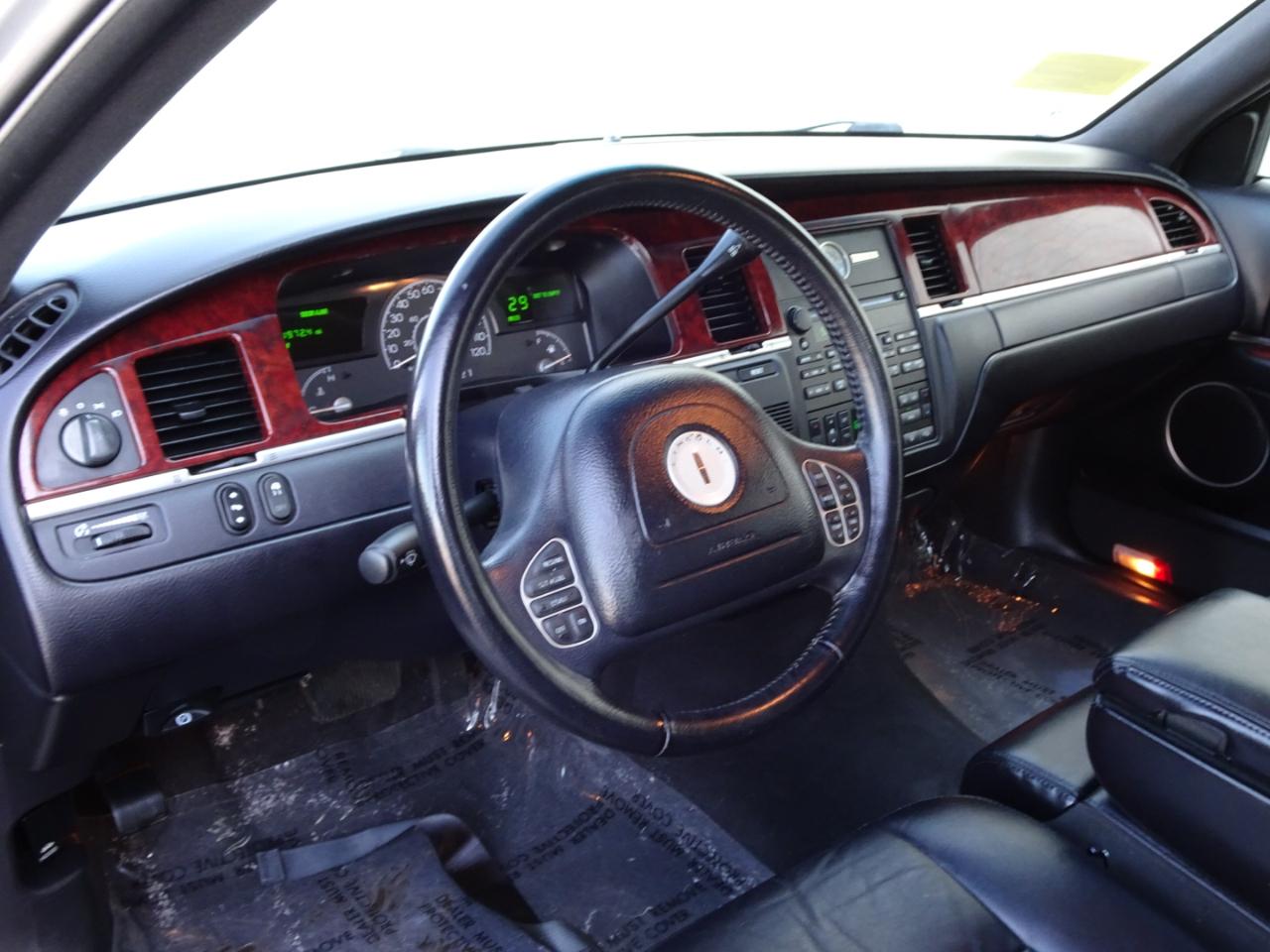 Lincoln Town Car  2004