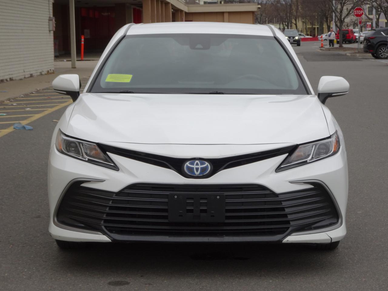 Toyota Camry Hybrid LE CVT (Natl) 2022