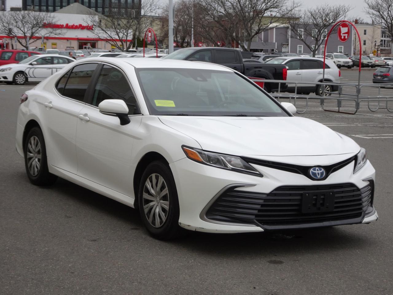 Toyota Camry Hybrid LE CVT (Natl) 2022