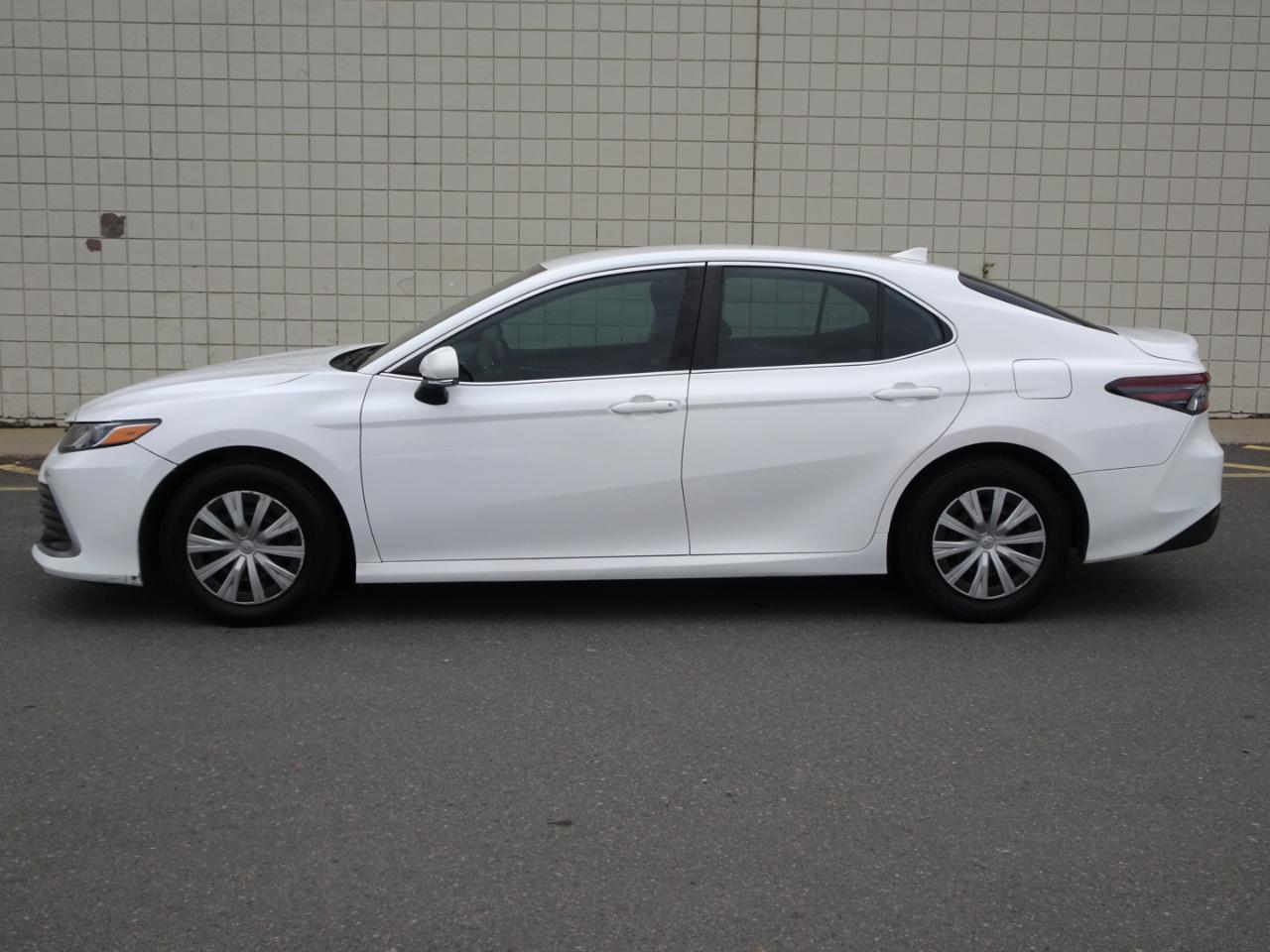 Toyota Camry Hybrid LE CVT (Natl) 2022
