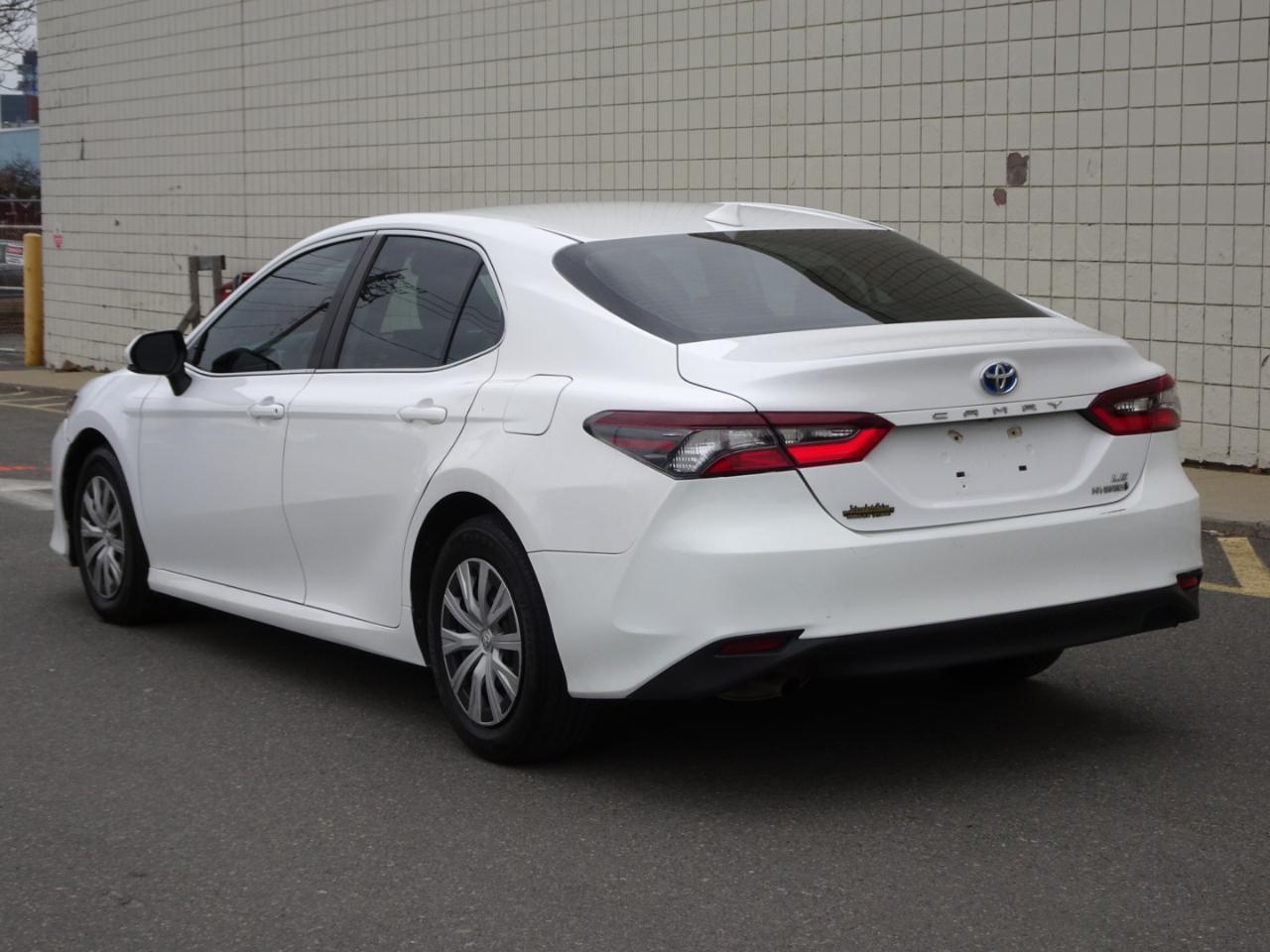 Toyota Camry Hybrid LE CVT (Natl) 2022