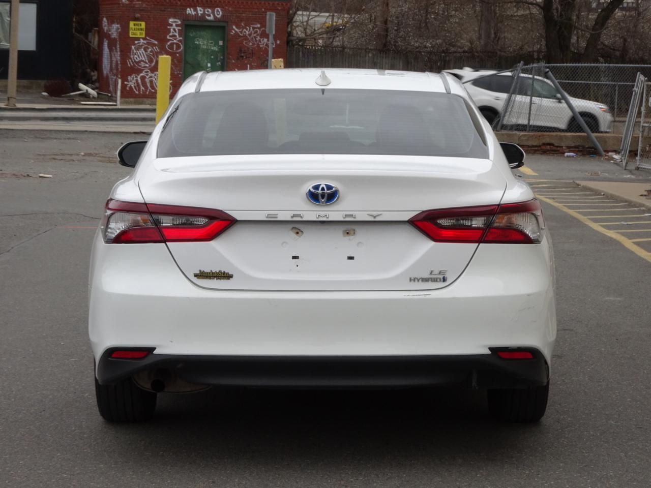 Toyota Camry Hybrid LE CVT (Natl) 2022