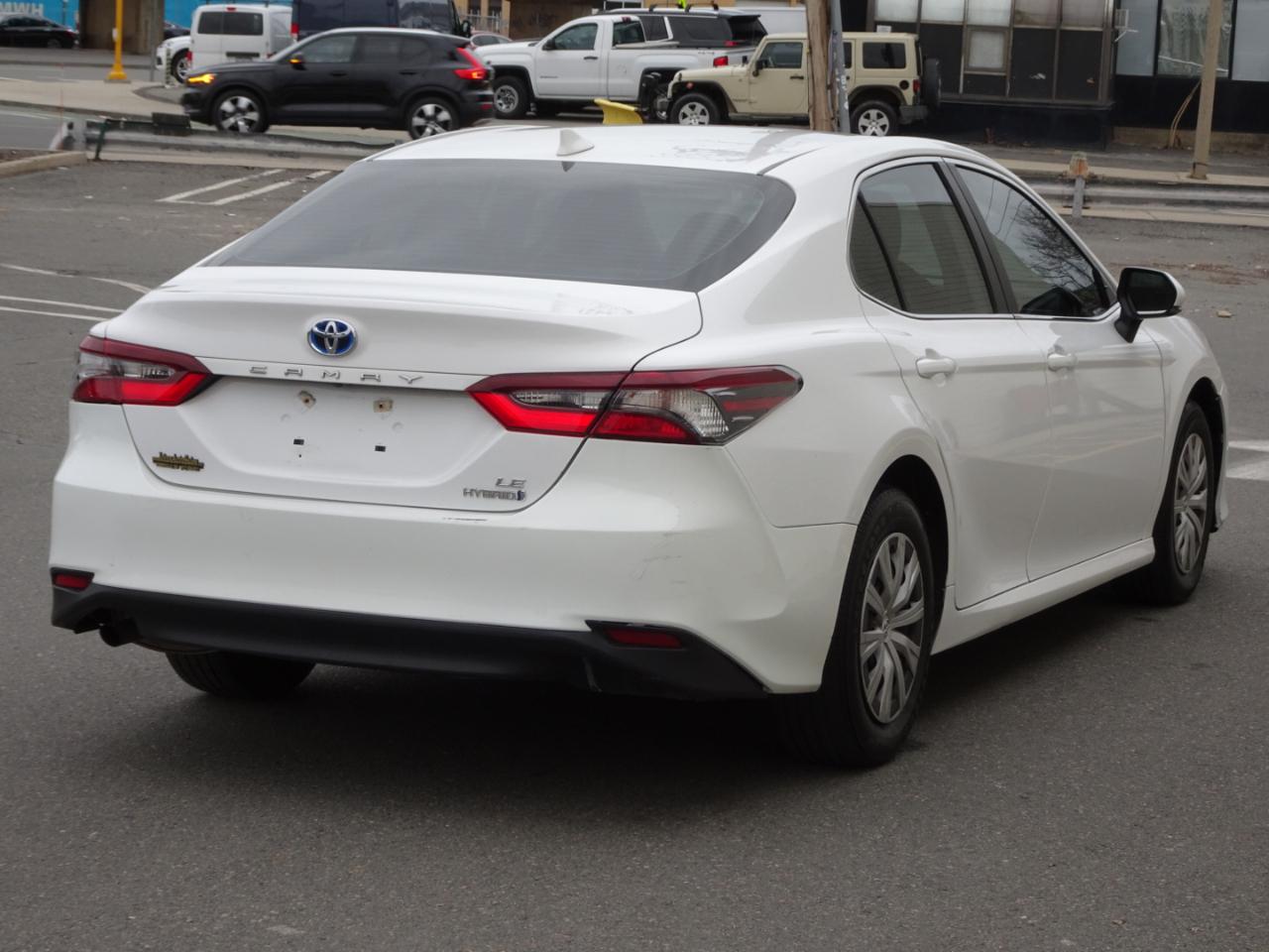 Toyota Camry Hybrid LE CVT (Natl) 2022