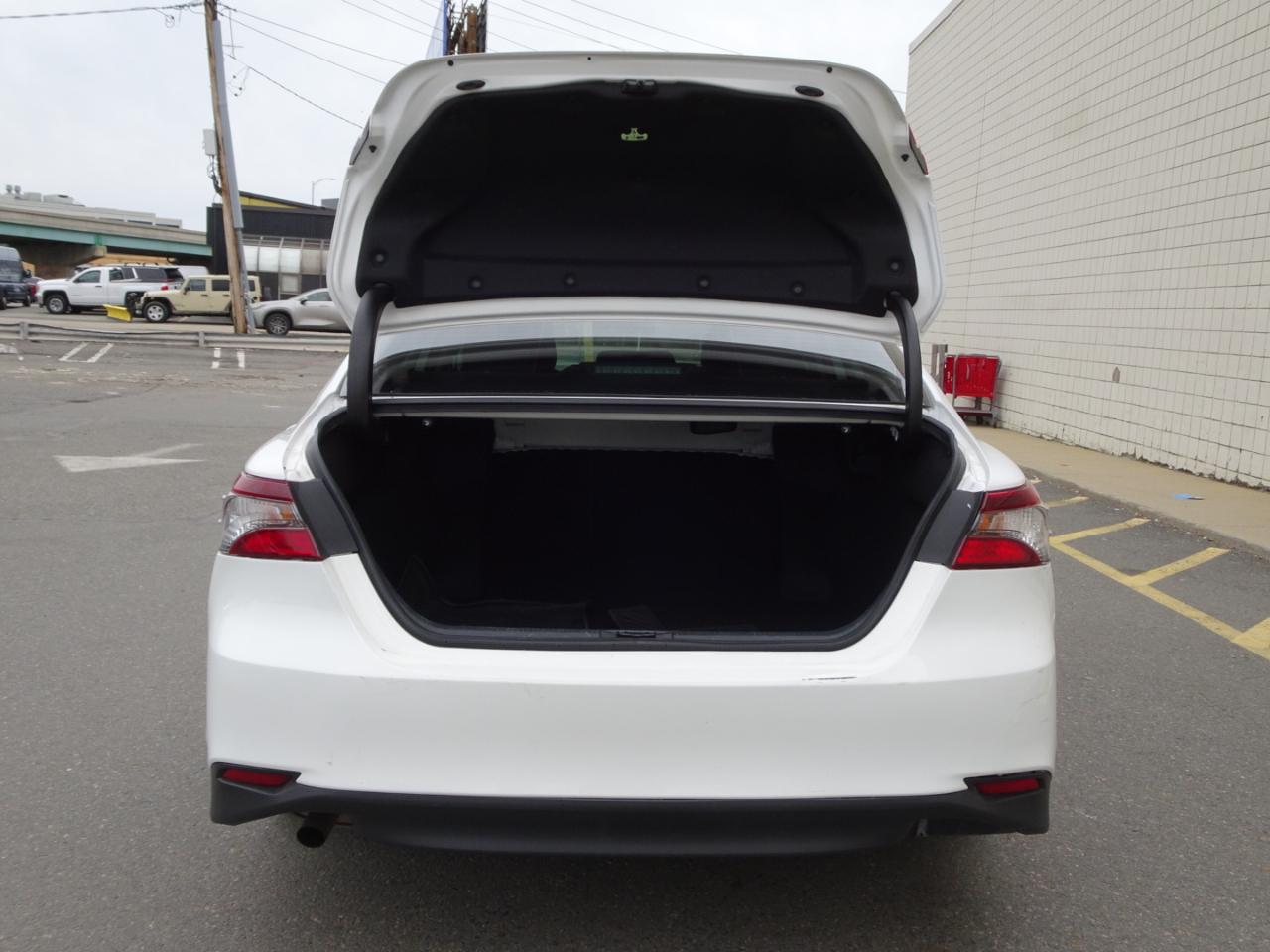 Toyota Camry Hybrid LE CVT (Natl) 2022