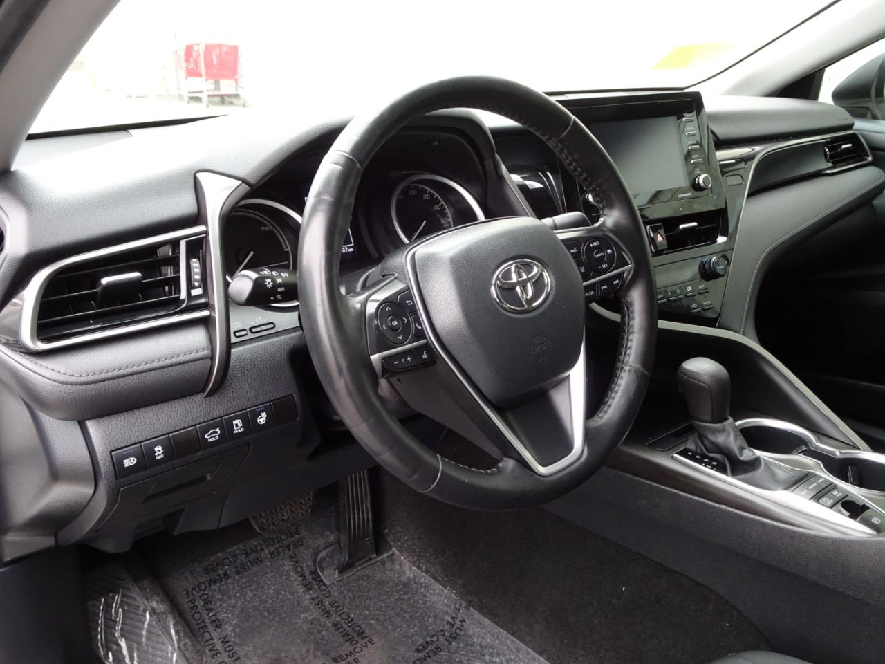 Toyota Camry Hybrid LE CVT (Natl) 2022