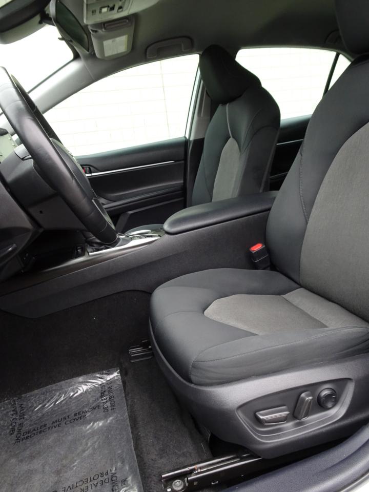 Toyota Camry Hybrid LE CVT (Natl) 2022