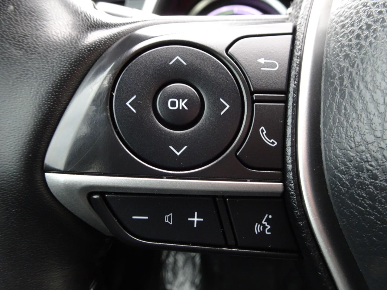 Toyota Camry Hybrid LE CVT (Natl) 2022