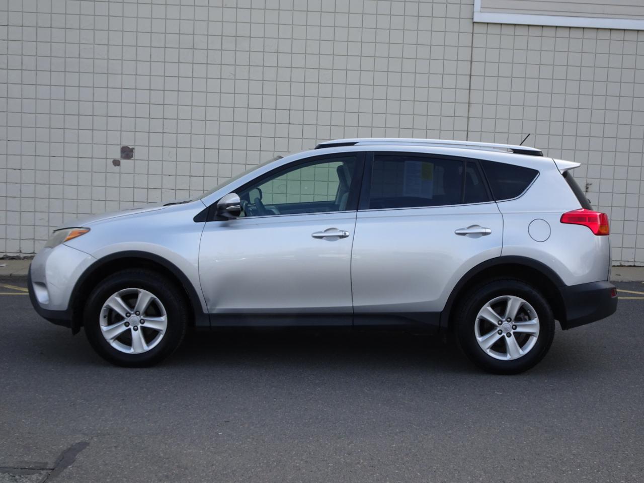 Toyota RAV4 AWD 4dr XLE (Natl) 2014