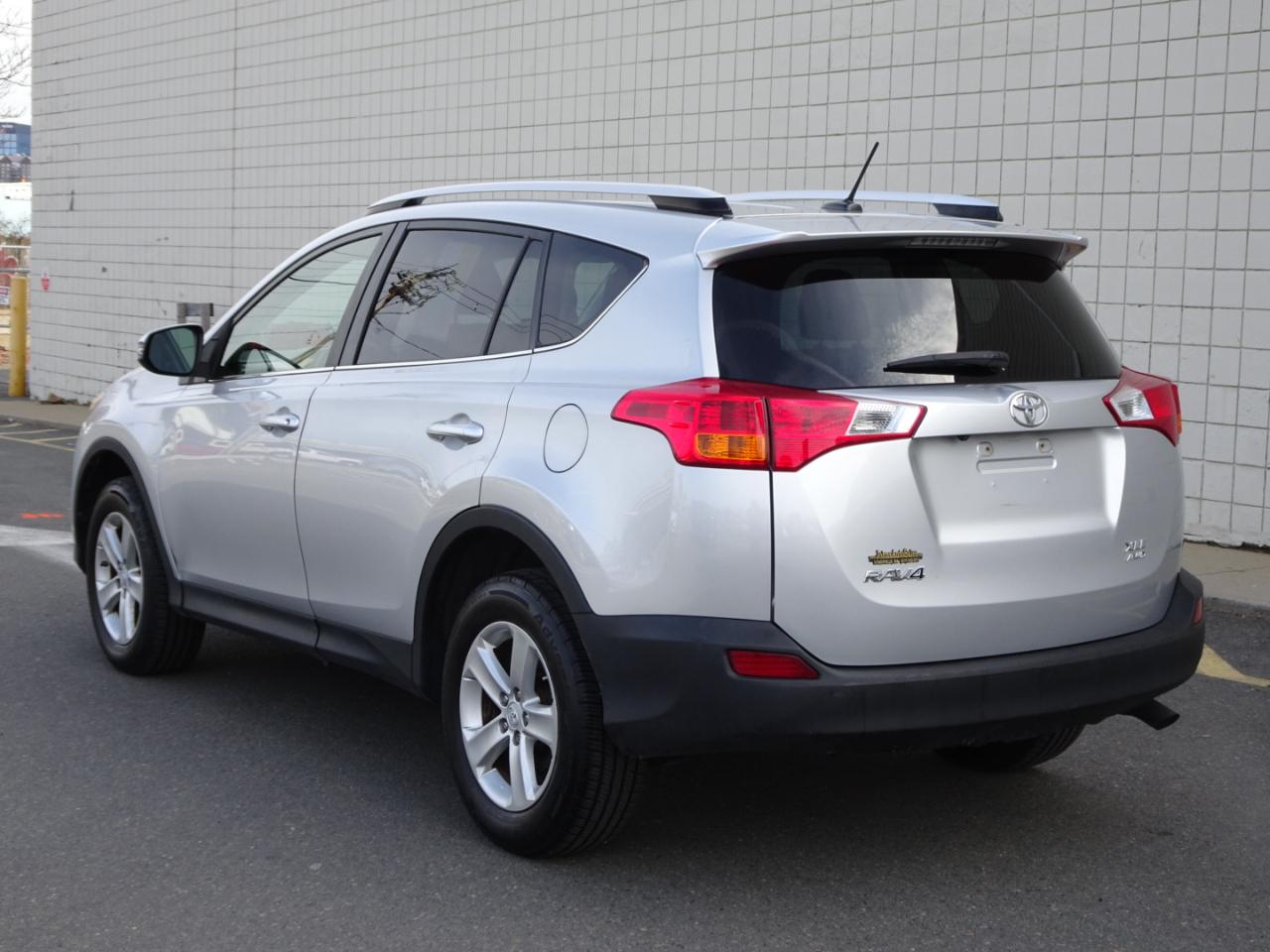 Toyota RAV4 AWD 4dr XLE (Natl) 2014