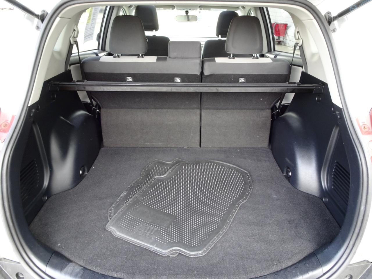 Toyota RAV4 AWD 4dr XLE (Natl) 2014