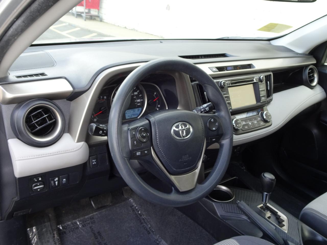 Toyota RAV4 AWD 4dr XLE (Natl) 2014