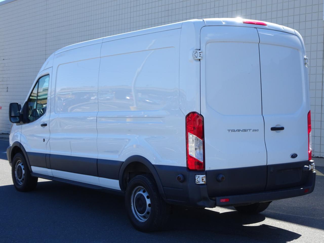 Ford Transit Cargo Van T-250 148" Med Rf 9000 GVWR Sliding RH Dr 2016