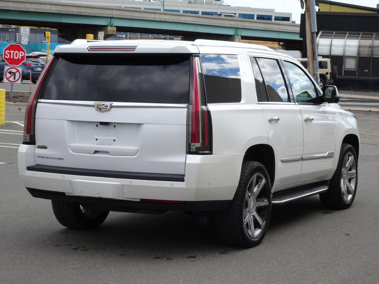 Cadillac Escalade 4WD 4dr Luxury 2017