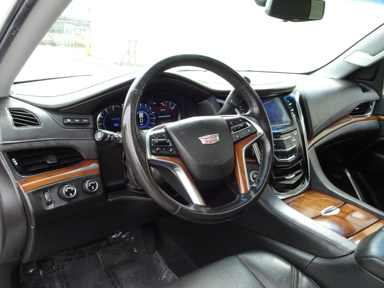 Cadillac Escalade 4WD 4dr Luxury 2017